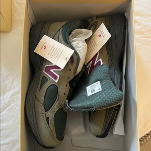 New Balance Men's 990 Olive and Burgundy Sneakers